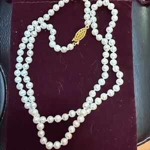 Vintage Elegant Pearl Necklace with Gold Clasp